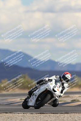 media/Nov-16-2025-Race Pace (Sun) [[8c5fa54630]]/Non Verified Riders (1st 20 Minutes)/5-Turn 15 (110pm)/